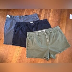 Set of Three Casual Shorts in Gray, Black and Olive 26W NEW
